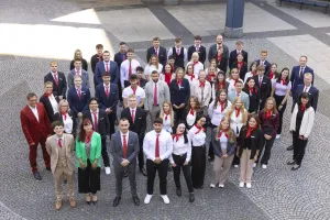 Vorschau: Ausbildungsstart_2025_Gruppenfoto_(c)_Sparkasse_Leipzig