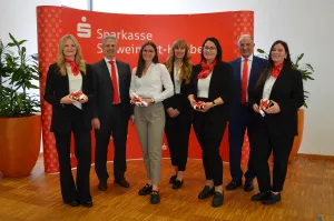 Vorschau: Zeugnisuebergabe_Foto 1
