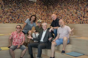 Vorschau: Foto zum Download: Die Band mit dem Vorstandsvorsitzenden der Sparkasse KölnBonn, Ulrich Voigt (3.v.r.)