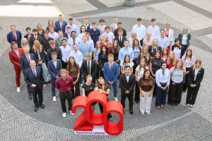 Vorschau: Ausbildungsstart_2026_Gruppenfoto_1_(c)_punctum_Alexander_Schmidt