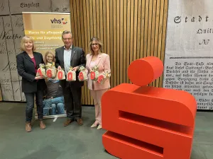 Vorschau: Pressefoto Spende VHS_160.000_M.Bley