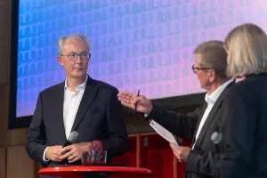 Vorschau: Ulrich Voigt, Vorstandsvorsitzender der Sparkasse KölnBonn (l.) im Gespräch mit Moderator Dr. Helge Matthiesen und Anne Stukenborg vom Greven Verlag