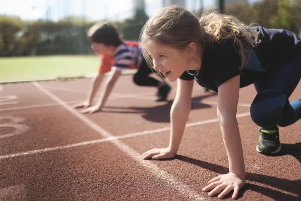 Bild zur Pressemitteilung: Fünf Euro pro Jugendsportabzeichen: Sparkasse Vorderpfalz setzt Engagement im Jugendsport fort