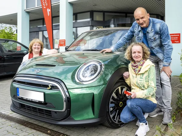 Bild zur Pressemitteilung: Losglück: Auto beim PS-Sparen gewonnen