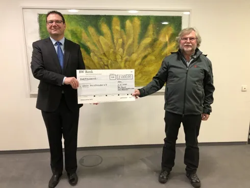 Bild zur Pressemitteilung: Weihnachtsspende der BW-Bank Ulm/Biberach: 2.000 Euro an den Verein Ulmer Herzkinder für Projekt zur Reittherapie