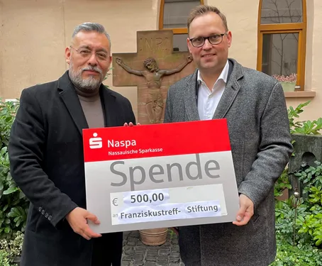 Bild zur Pressemitteilung: 500 Euro für Franziskustreff-Stiftung in Frankfurt