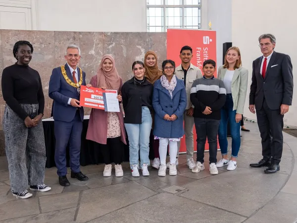 Bild zur Pressemitteilung: 17 engagierte Ehrenamtliche mit dem Frankfurter Bürgerpreis geehrt