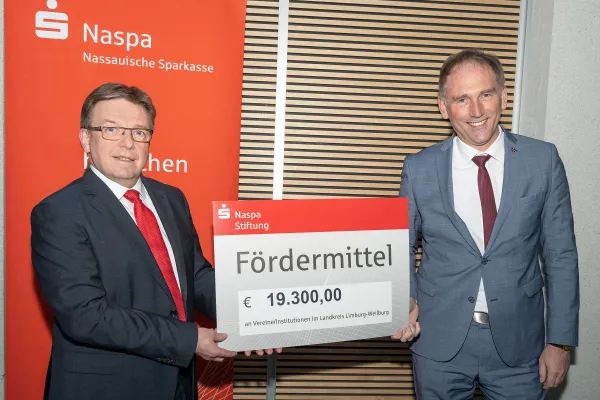 Bild zur Pressemitteilung: Spendenübergabe: Die Naspa Stiftung unterstützt Vereine und Initiativen