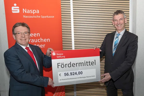 Bild zur Pressemitteilung: Unterstützung für das Ehrenamt: Naspa Stiftung übergibt Spenden an Vereine und Initiativen