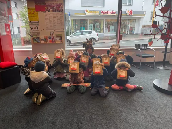 Bild zur Pressemitteilung: 500 Euro für die Katholische Kindertagesstätte St. Josef in Niedernhausen