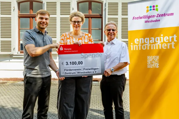 Bild zur Pressemitteilung: 3.100 Euro für den Kickstart ins Ehrenamt