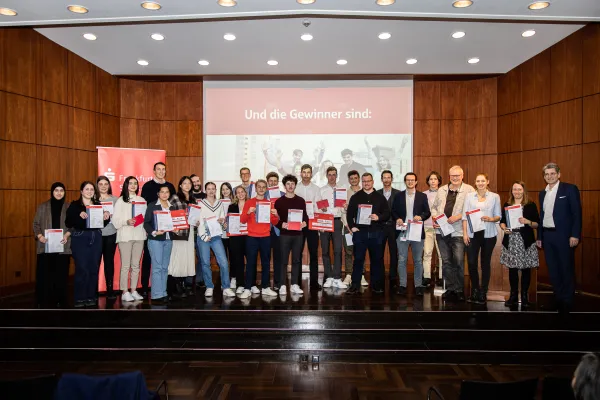 Bild zur Pressemitteilung: Planspiel Börse bei der Frankfurter Sparkasse: Mit 39 Prozent Gewinn zum Bundessieg und nach Berlin!