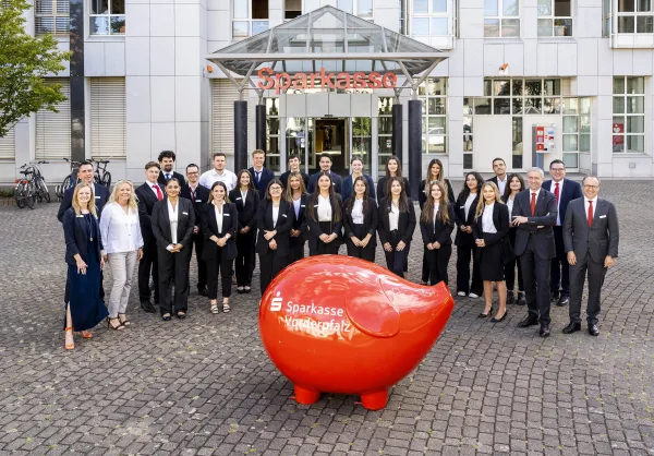 Bild zur Pressemitteilung: 25 Azubis starten bei der Sparkasse Vorderpfalz