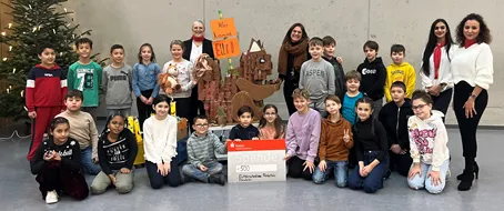 Bild zur Pressemitteilung: 500 Euro für die Riedschule in Flörsheim