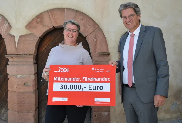 Bild zur Pressemitteilung: Frankfurter Sparkasse spendet 30.000 Euro an Caritas