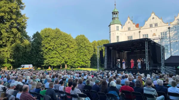 Bild zur Pressemitteilung: Sparkasse Holstein ermöglicht besonderen SHMF-Abend im Schlosspark Ahrensburg