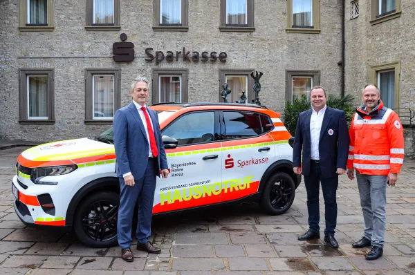 Bild zur Pressemitteilung: BRK-Kreisverband Schweinfurt erhält neues Einsatzfahrzeug für den Hausnotruf – Dank an die Sparkasse Schweinfurt-Haßberge