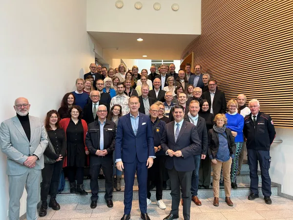 Bild zur Pressemitteilung: Weihnachtsgeld für Vereine - Sparkasse überreicht 250.000,- Euro Spenden