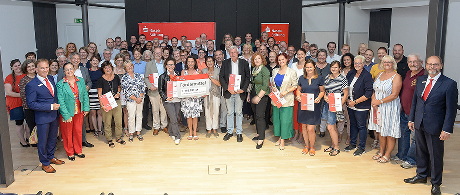 Pressefoto-Fördermittelübergabe-Wiesbaden.jpg (26.08.2019 14:43)