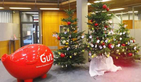 Aktion Weihnachtswünschebaum