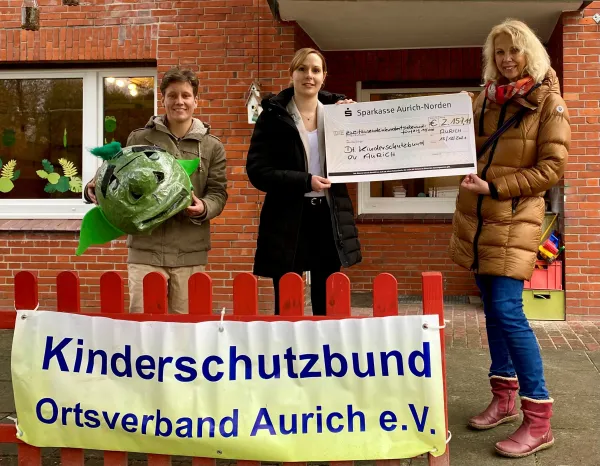 Bild zur Pressemitteilung: 2.157 Euro: Ostfriesische Gemeinschaftsstiftung der Sparkasse Aurich-Norden begünstigt Kinderschutzbund Aurich