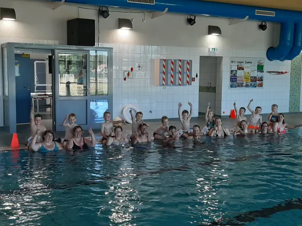 Bild zur Pressemitteilung: Sparkassenstiftung Aurich-Norden fördert Schwimmkurse: TuS Pewsum startet mit Angebot